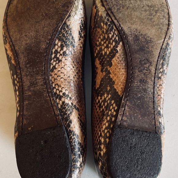 Tory Burch snakeskin/gold/black ballet flats size 8 very good condition. - Picture 5 of 8